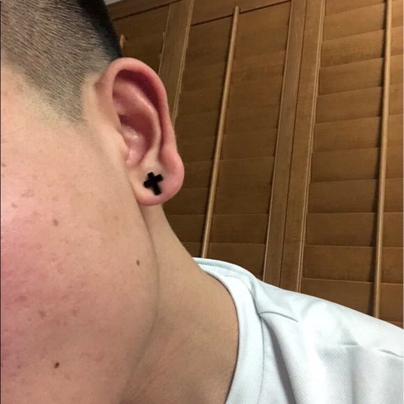 🎄HP🎄Black Stainless Steel Cross Stud Earrings - Picture 3 of 6